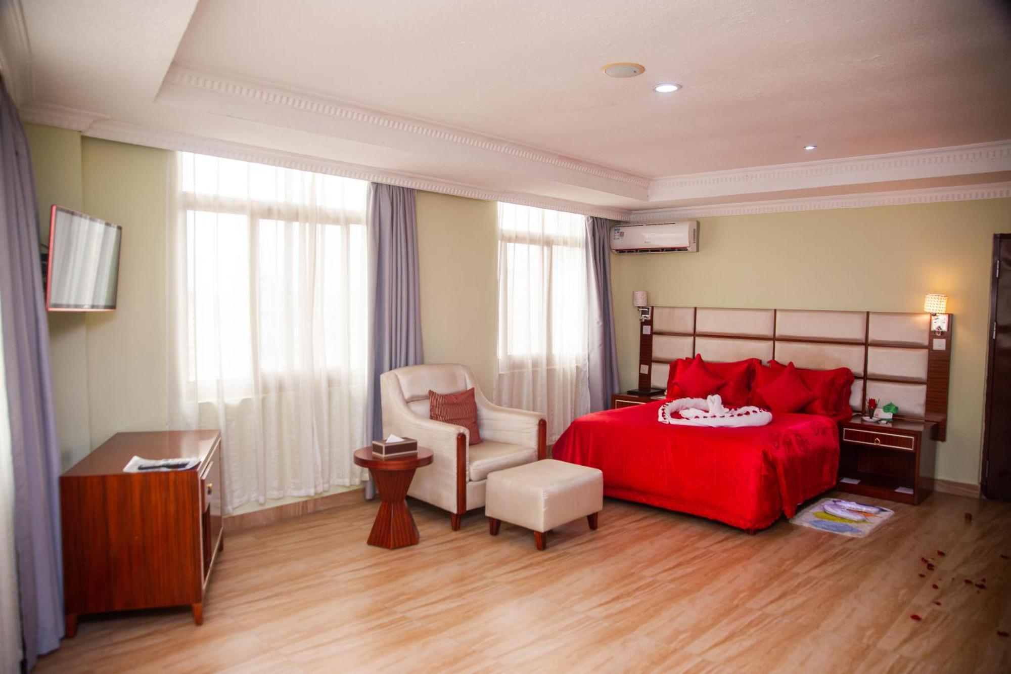 Tiffany Diamond Hotels Ltd - Indira Gandhi Street Daressalam Exterior foto